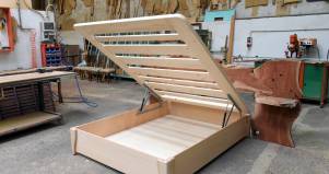 Letto Eucalipto in legno su misura artigianale